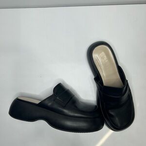 Charles & Keith Black Platform Slip On Mule  Loafers women’s size 35 US 5